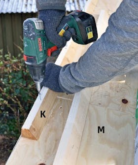 Trekantliste til bygge utebod Trekantliste skrus fast på utebod